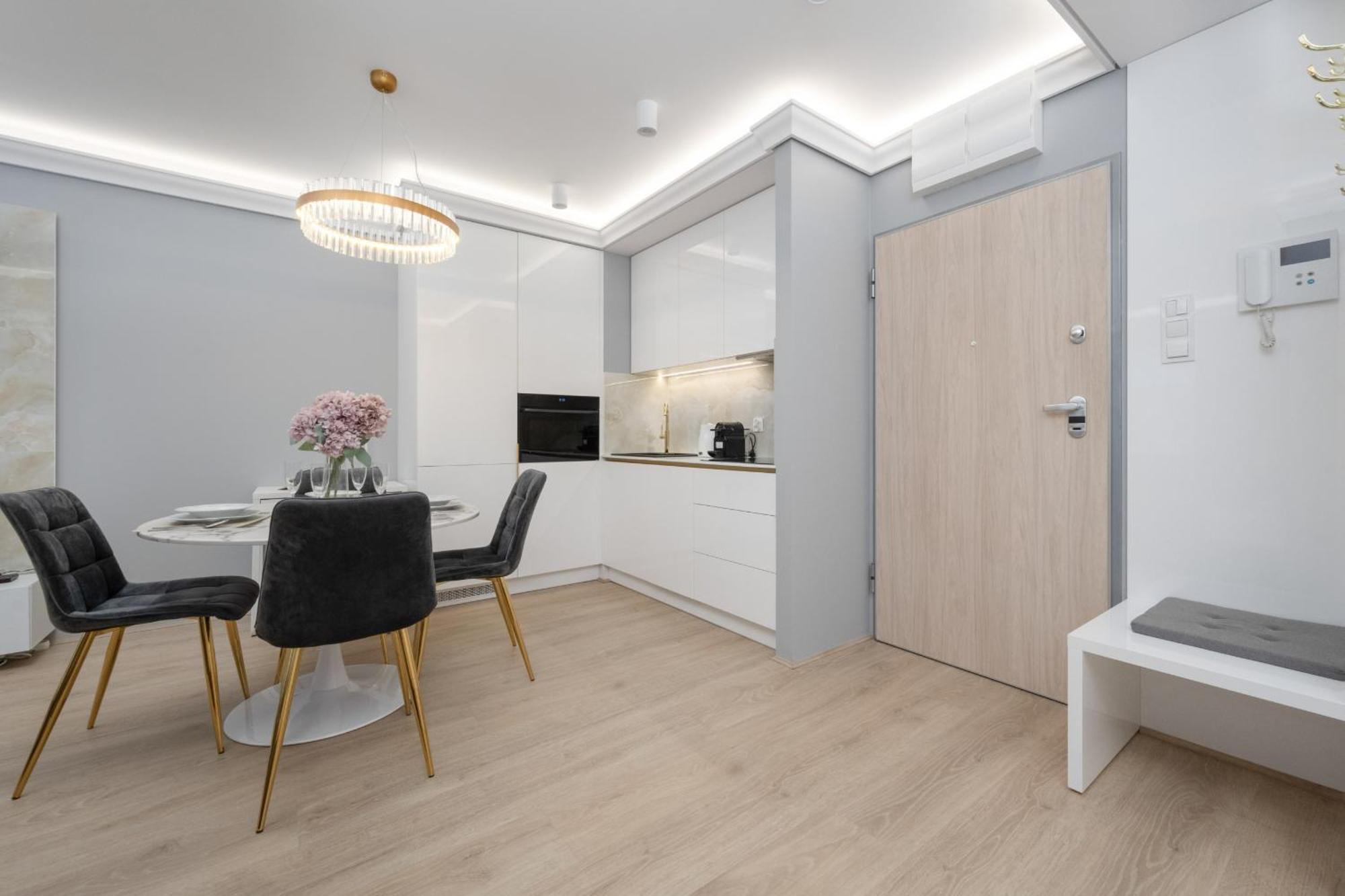 Elegant Apartment With Balcony By The Oder River In Wroclaw By Renters Prestige Exterior photo