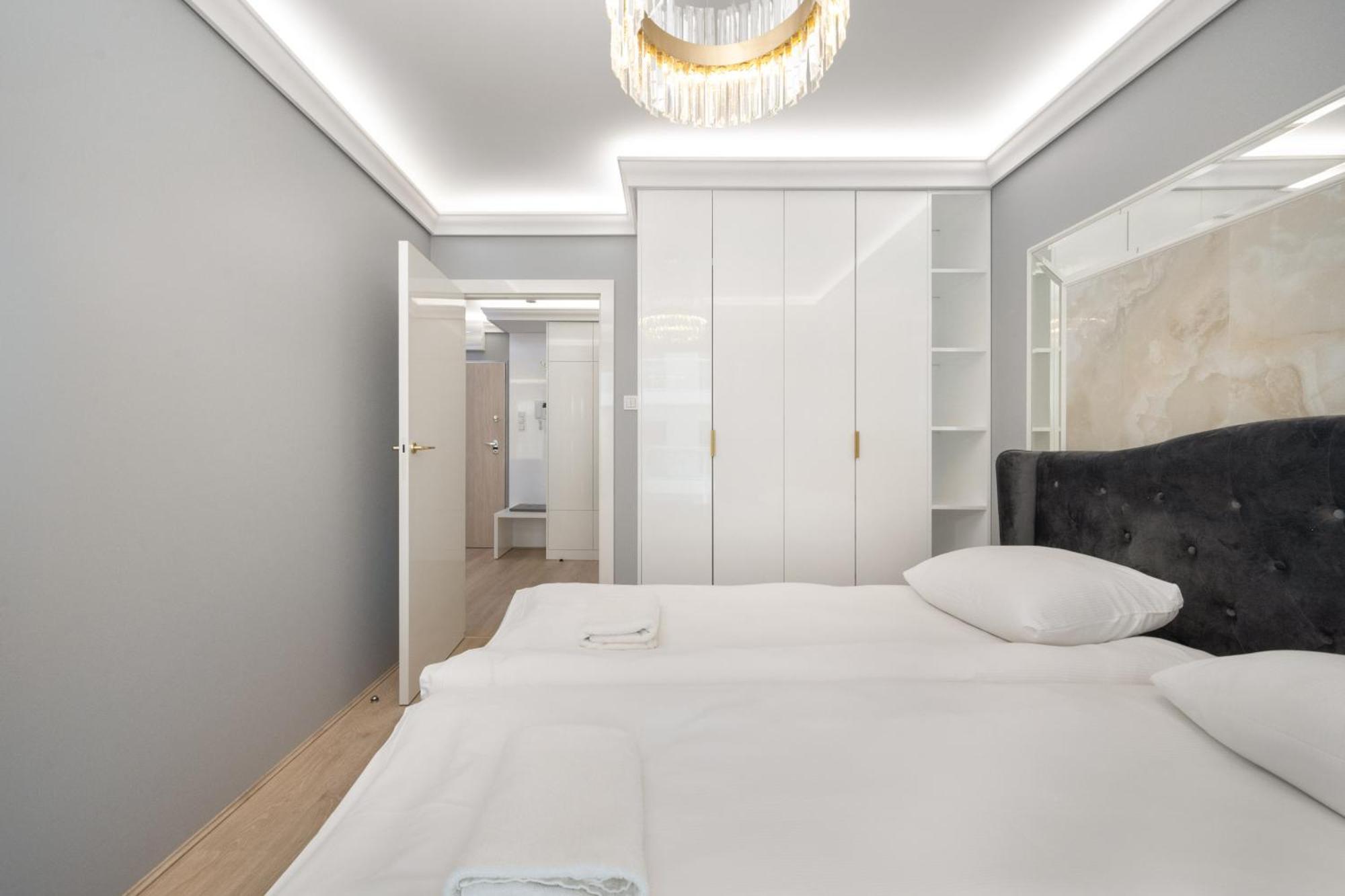 Elegant Apartment With Balcony By The Oder River In Wroclaw By Renters Prestige Exterior photo