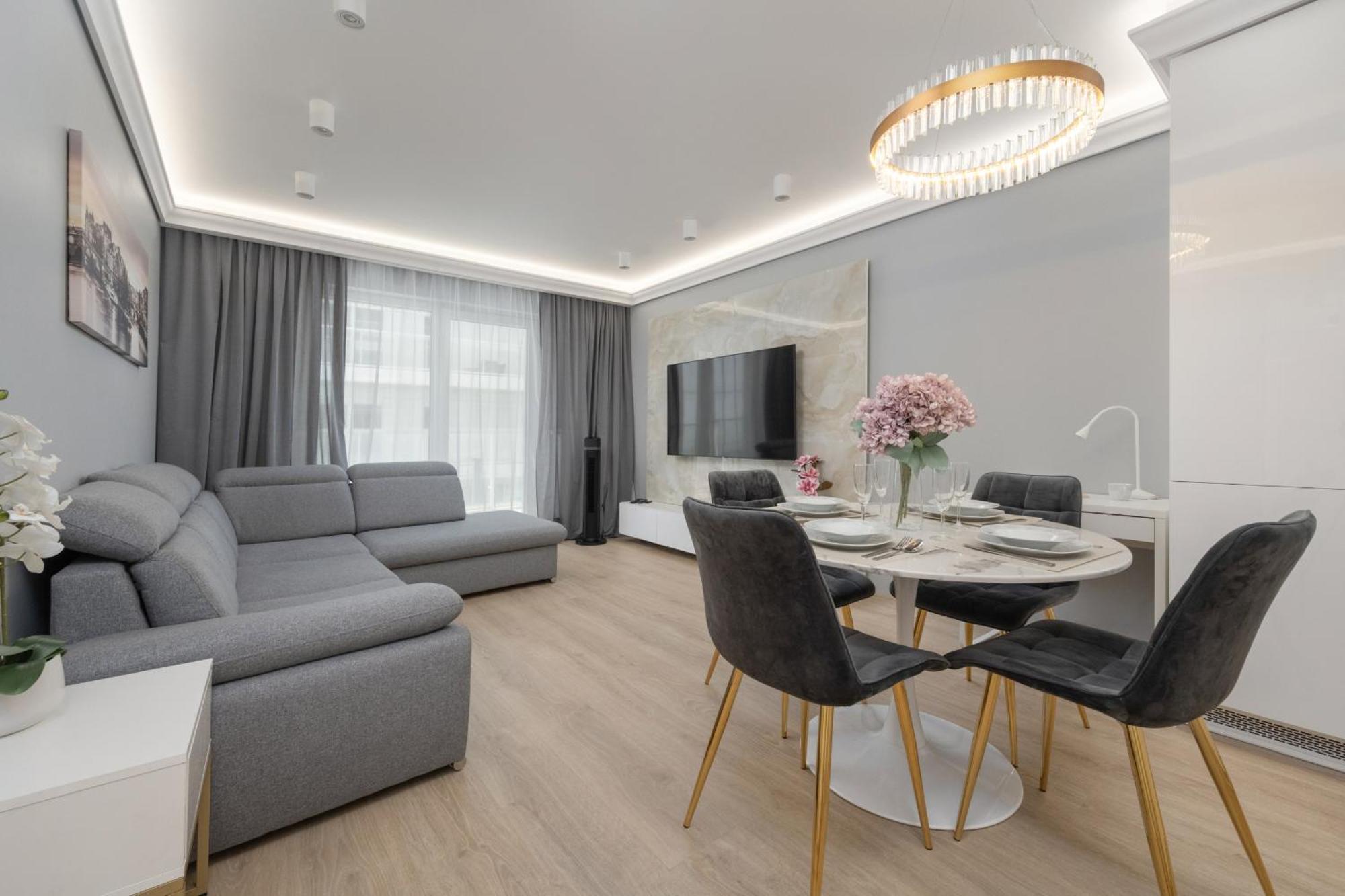 Elegant Apartment With Balcony By The Oder River In Wroclaw By Renters Prestige Exterior photo