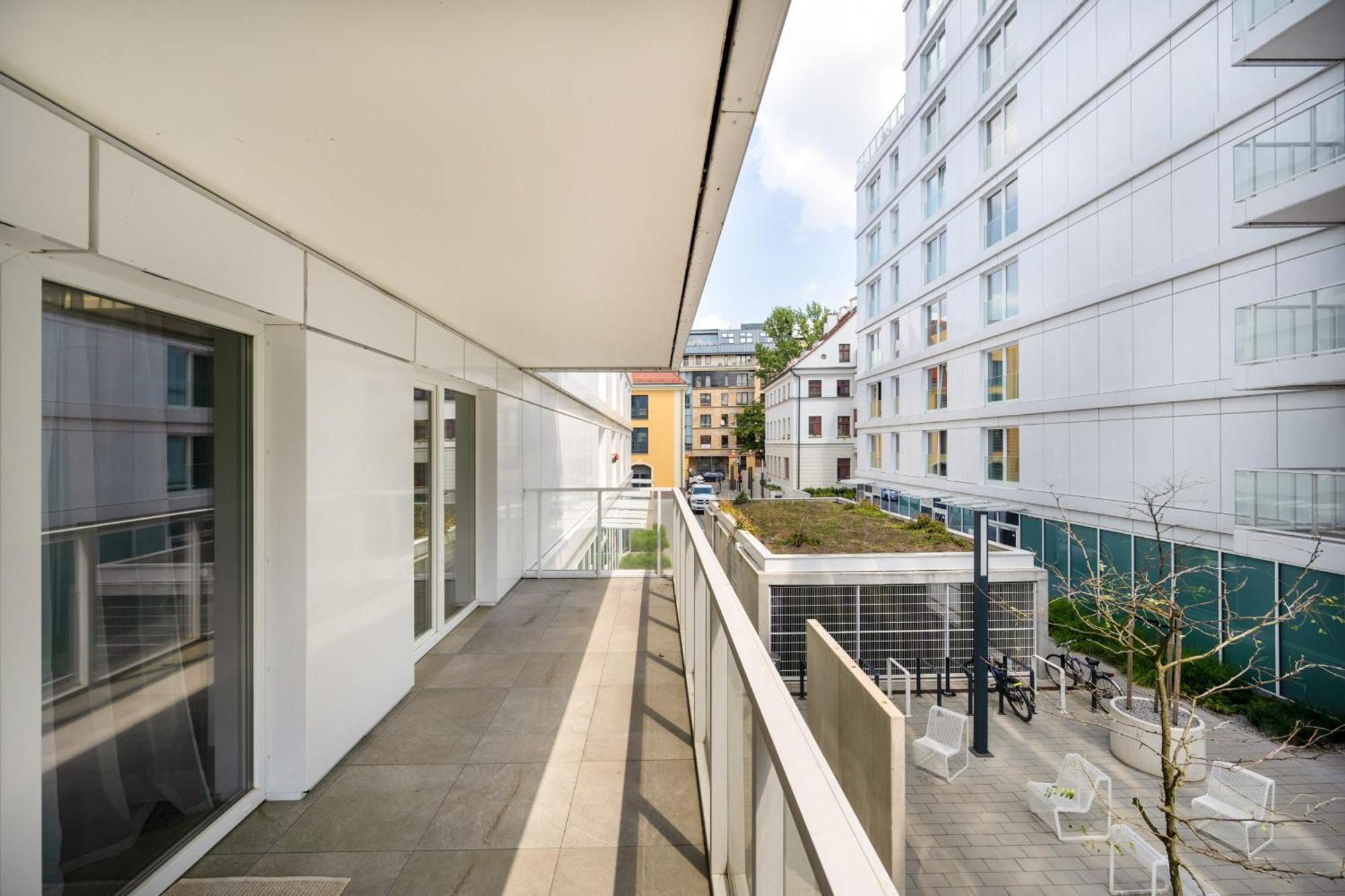Elegant Apartment With Balcony By The Oder River In Wroclaw By Renters Prestige Exterior photo